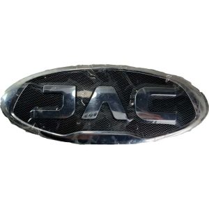 آرم درب موتور KMC J7 برند JAC Motors نصب شده بر روی خودرو
