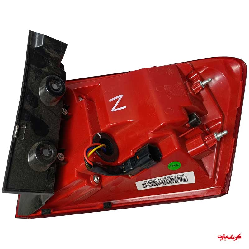 نمای نزدیک چراغ روی گلگیر عقب چپ S5